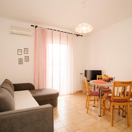 Apartments Petri - Close To The Sea 티스노 외부 사진